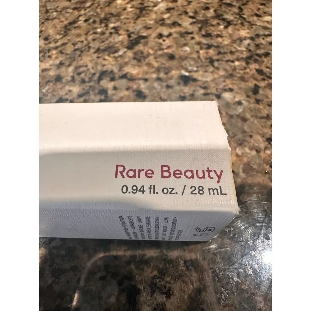 NWT Rare Beauty Liquid Touch Weightless Foundation